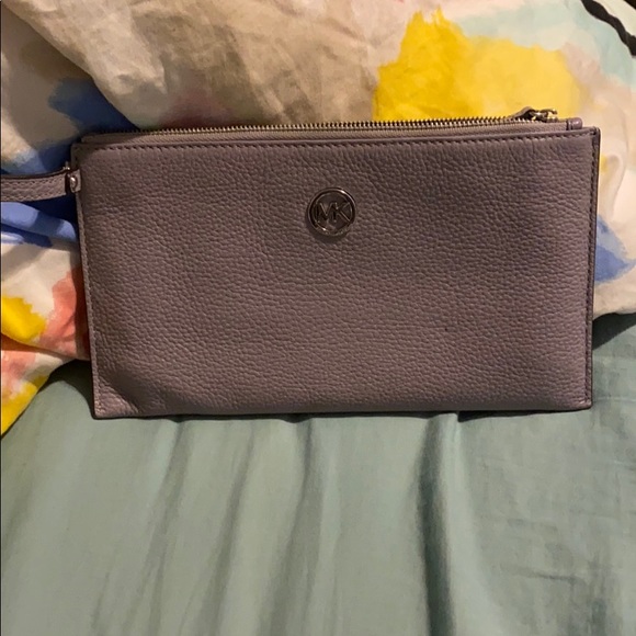 Michael Kors wristlet - Picture 1 of 4